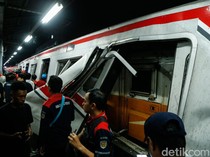 Penampakan KRL Ringsek Usai Tabrakan dengan KA Argo Bromo di Bekasi