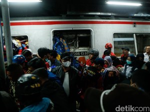 240 Penumpang KA Argo Bromo yang Tabrak KRL di Bekasi Dievakuasi, Semua Selamat