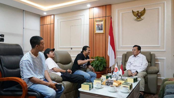 Ketua DPRD Kota Bogor Adityawarman Adil (kanan) saat menerima pengurus PFI Kota Bogor.
