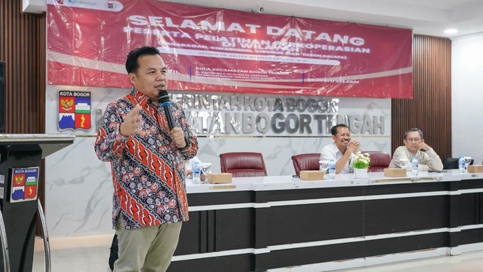 Ketua DPRD Kota Bogor, Dr. Adityawarman Adil.