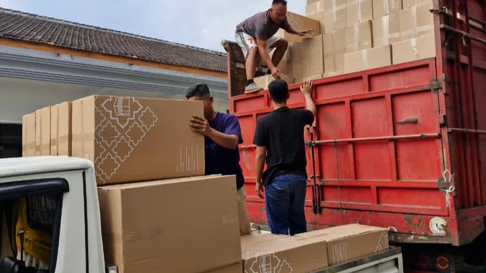 Koper jemaah haji asal Kabupaten Blitar dibagikan