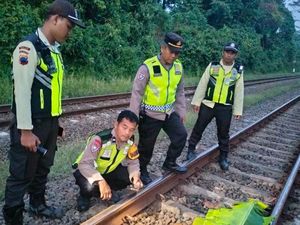Pria Misterius Tewas Tertabrak KA Blambangan Express di Batang