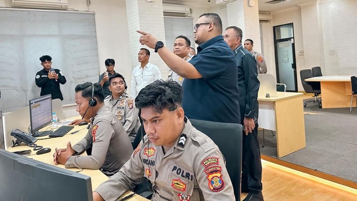 Kunjungan anggota DPR RI Nabil Husien Said Amin ke Mapolresta Samarinda untuk melihat langsung proses pelayanan di kepolisian.