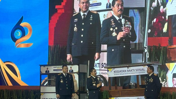 Menteri Imipas Serahkan Gerobak dan Modal Usaha ke Keluarga Warga Binaan