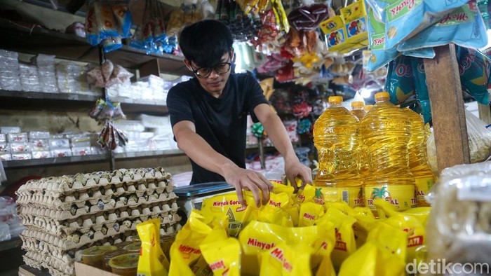 Minyak Goreng Kian Mahal, Tembus Rp23 Ribu per Liter di Pasaran