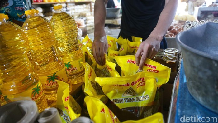 Minyak Goreng Kian Mahal, Tembus Rp23 Ribu per Liter di Pasaran