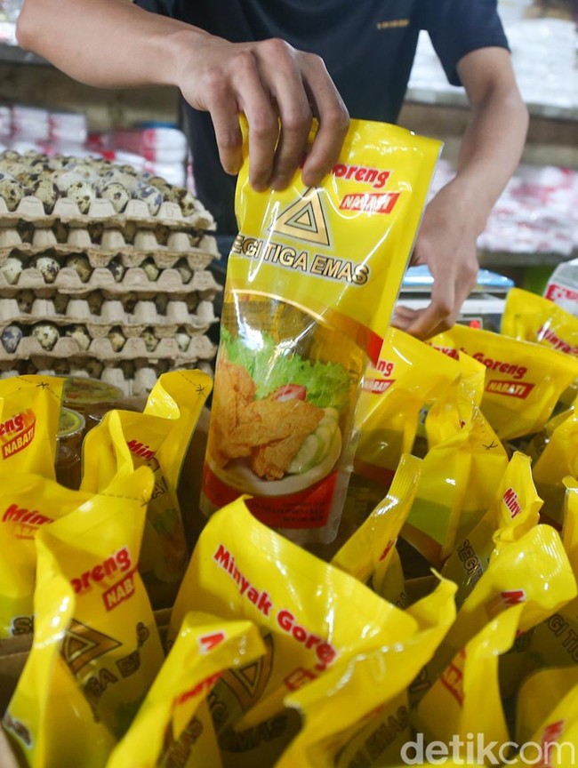Minyak Goreng Kian Mahal, Tembus Rp23 Ribu per Liter di Pasaran