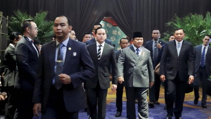 Momen Prabowo menghadiri pernikahan El Rumi dan Syifa Hadju pada Minggu (26/4) malam. (Dok. Tim Media Presiden)