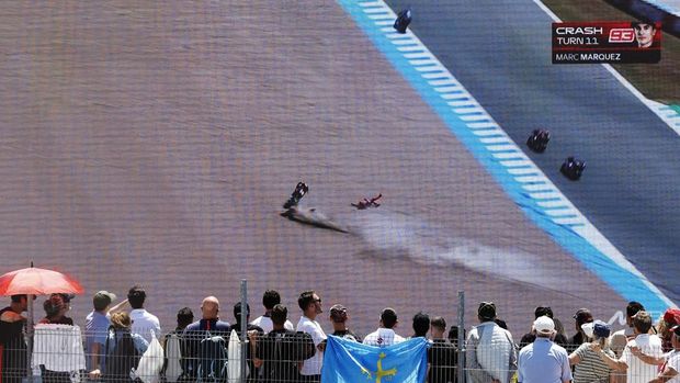 MotoGP - Spanish Grand Prix - Circuito de Jerez, Jerez, Spain - April 26, 2026 An image of Ducati Lenovo Team's Marc Marquez crashing on the big screen during the MotoGP race REUTERS/Jon Nazca