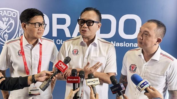 Ketua Umum Pengurus Besar Olahraga Domino Nasional (PB ORADO), Yooky Tjahria (tengah).