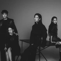 Tak hanya bertabur visual dan jajaran pemain menjanjikan. Colony digarap oleh sutradara yang berada di balik kesuksesan film zombie Train to Busan drama tentang malaikat maut Hellbounds. Foto: dok. Vogue Korea