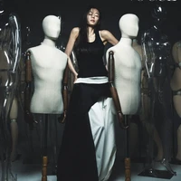 Colony resmi menandai comeback Jun Ji Hyun ke layar lebar setelah 11 tahun. Penggemar dapat menantikan penayangannya mulai 21 Mei 2026. Foto: dok. Vogue Korea