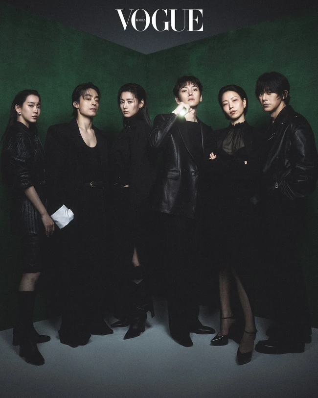 Pemain film Colony tampil badass dalam pemotretan bersama Vogue Korea. Digawangi Jun Ji Hyun, penggemar juga dapat menantikan aksi Ji Chang Wook, Koo Kyo Hwan, Kim Shin Rok, Shin Hyun Bin, dan Go Soo melawan serangan zombie. Foto: dok. Vogue Korea
