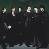 Gaya Badass Jun Ji Hyun Pemotretan Bareng Pemain Colony, Ada Ji Chang Wook