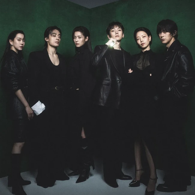 Gaya Badass Jun Ji Hyun Pemotretan Bareng Pemain Colony, Ada Ji Chang Wook