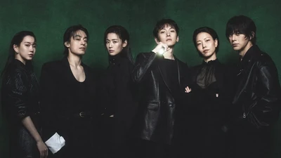 Gaya Badass Jun Ji Hyun Pemotretan Bareng Pemain Colony, Ada Ji Chang Wook