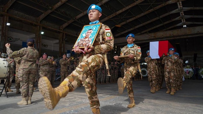 Penghormatan Terakhir UNIFIL untuk Prajurit Praka Rico yang Gugur di Lebanon