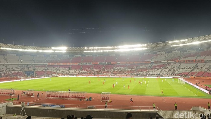 Laga Persija Jakarta Vs Persis Solo pada pekan ke-30 Super League 2025/26 sepi penonton. Diduga animo menurun akibat inkonsistensi Macan Kemayoran.