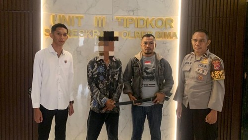 Polisi menangkap pria berinisial IM (22) terduga pelaku pembacokan terhadap dua warga di Bima, NTB. (Foto: Dok. Polsek Bolo)
