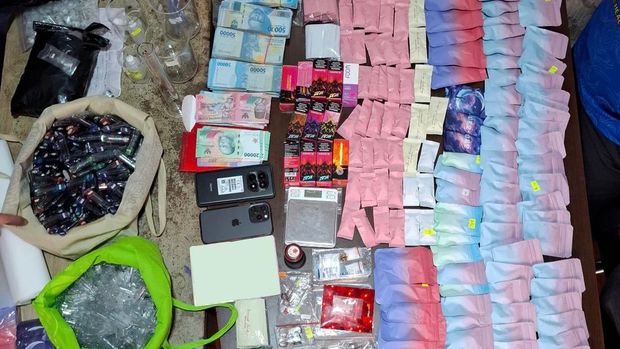 Polisi menemukan ratusan vape narkoba di TKP ABG disekap di hotel Jakut