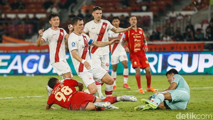 Persija Jakarta terus menjaga peluang juara usai menang telak 4-0 saat melawan Persis Solo di Stadion Gelora Bung Karno (SUGBK), Jakarta, Senin (27/4/2026).
