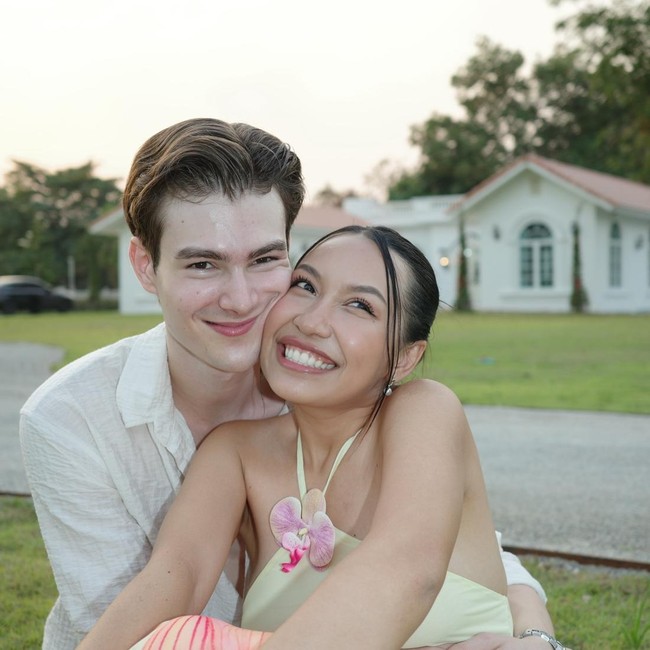 Potret Pasangan Selebgram Viral, Istri Diduga Oplas karena Suami Terlalu Tampan