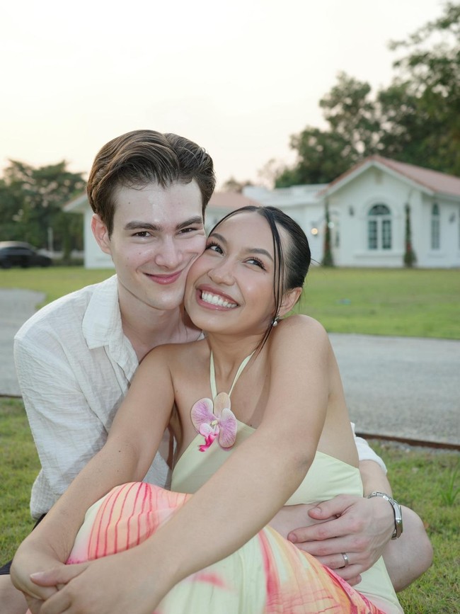 Potret Pasangan Selebgram Viral, Istri Diduga Oplas karena Suami Terlalu Tampan