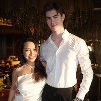 Pasangan ini sendiri pertama kali saling kenal melalui aplikasi kencan. Saat pertemuan pertama mereka, Pugun disebut sempat kurang percaya diri karena penampilan Ruslan yang tampan tetapi Ruslan jatuh cinta pada hati istrinya. Foto: Instagram @pugun.wisad