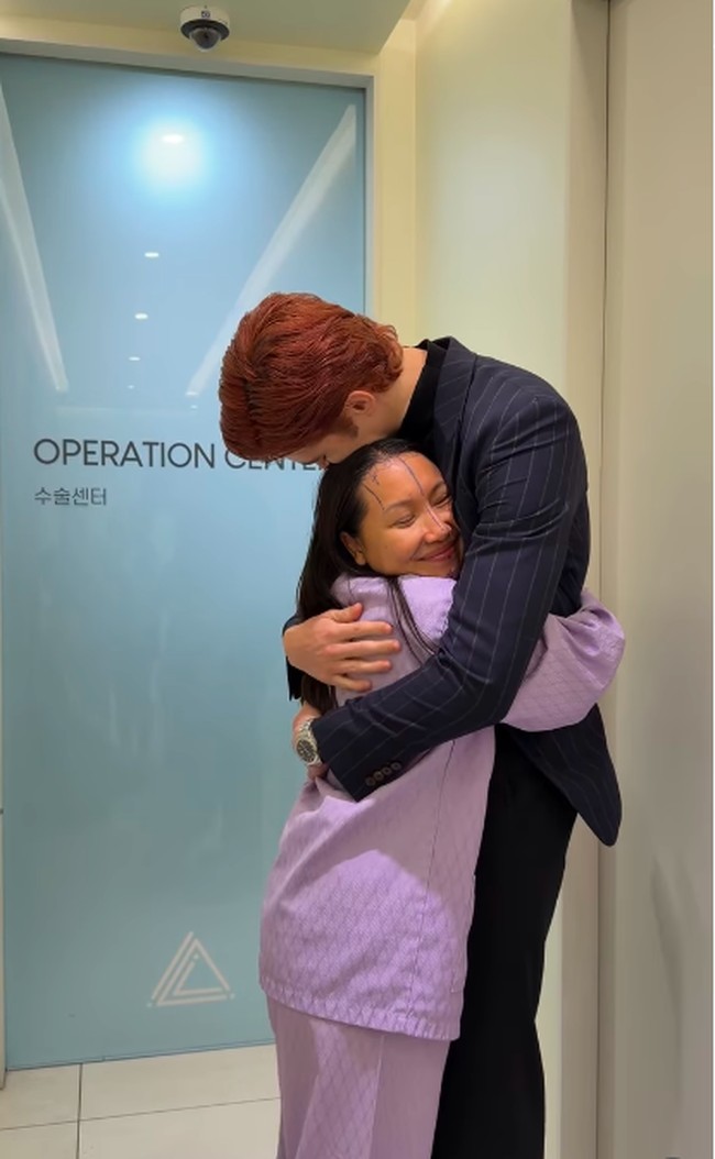 Banyak influencer mempromosikan prosedur dan klinik kecantikan. Tapi postingan mereka jadi sorotan karena Pugun dan Ruslan tampak sangat emosional sebelum wanita itu menjalani operasi hidung. Foto: Instagram @pugun.wisad