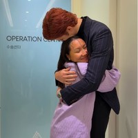 Banyak influencer mempromosikan prosedur dan klinik kecantikan. Tapi postingan mereka jadi sorotan karena Pugun dan Ruslan tampak sangat emosional sebelum wanita itu menjalani operasi hidung. Foto: Instagram @pugun.wisad