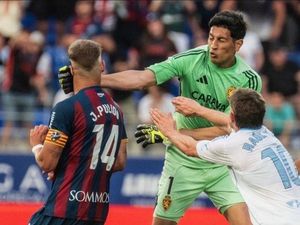 Kiper Tonjok Lawan di Spanyol Terancam Sanksi 12 Laga