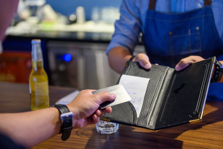 Restoran Tagih Pelanggan yang Tak Bayar Bill 8 Juta, Uangnya Lalu Disumbangkan Restoran Tagih Pelanggan yang Tak Bayar Bill 8 Juta, Uangnya Lalu Disumbangkan