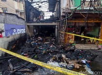 Kebakaran Hebat Ruko Furniture Jalan Gunung Soputan, Warga Panik
