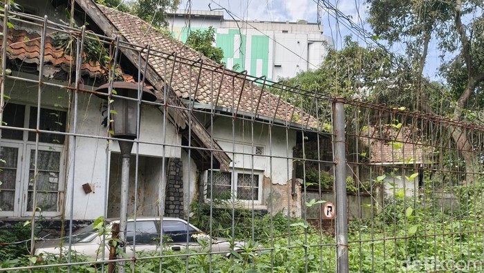 Rumah terbengkalai di Jalan Wastukencana, Kota Bandung