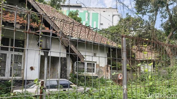 Rumah terbengkalai di Jalan Wastukencana, Kota Bandung Rumah terbengkalai di Jalan Wastukencana, Kota Bandung