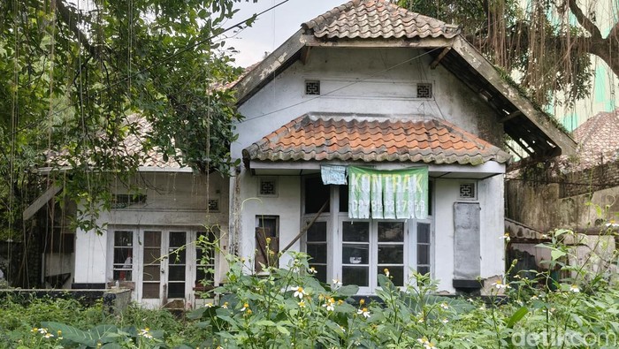 Rumah terbengkalai di Jalan Wastukencana, Kota Bandung