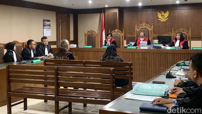 Sidang putusan dua terdakwa kasus dugaan korupsi pengadaan liquefied natural gas (LNG) atau gas alam digelar pekan depan. (Mulia/detikcom)