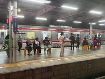 Ada Tabrakan di Stasiun Bekasi Timur, Perjalanan Kereta di Jatinegara Tertahan