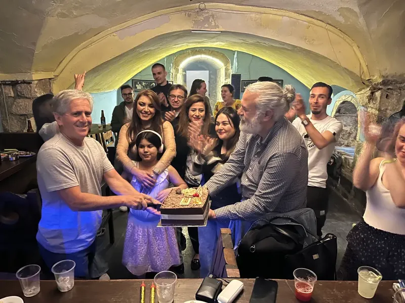 Sudah Keliling 193 Negara, Pria Ini Ungkap Kopi dan Makanan Terbaik di Dunia