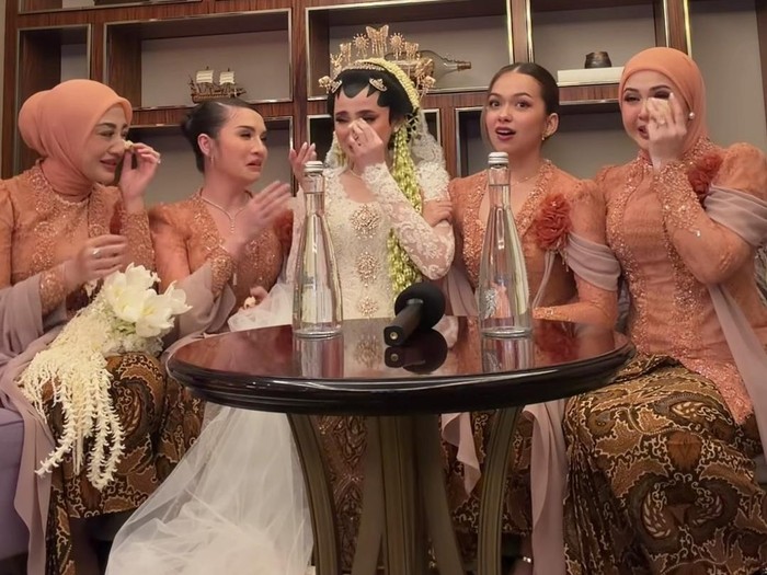 Momen Haru Syifa Hadju Nangis Bareng Bridesmaid Usai El Rumi Ucap Ijab Kabul