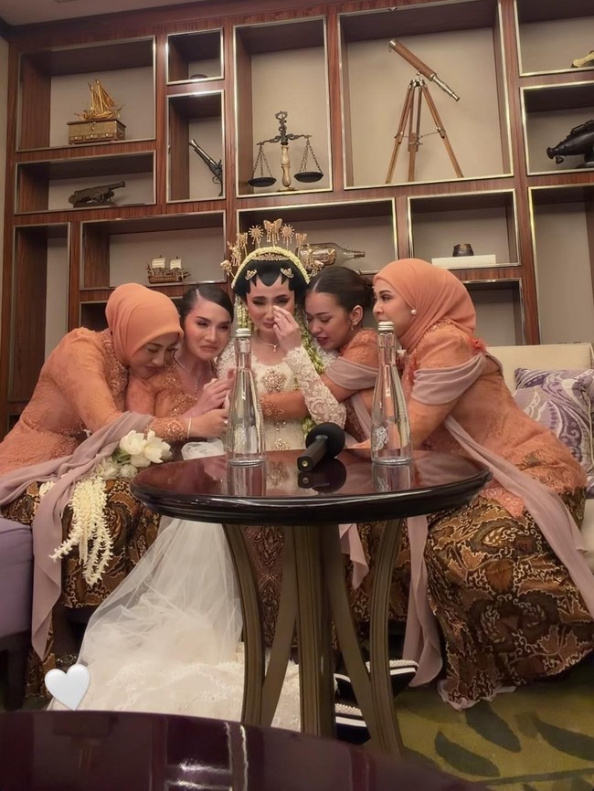 Momen Haru Syifa Hadju Nangis Bareng Bridesmaid Usai El Rumi Ucap Ijab Kabul