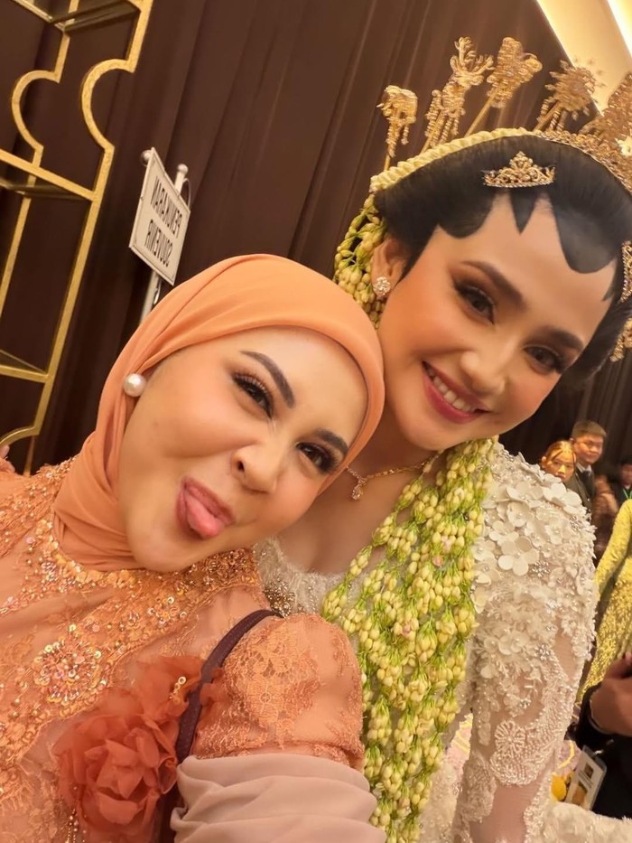 Momen Haru Syifa Hadju Nangis Bareng Bridesmaid Usai El Rumi Ucap Ijab Kabul