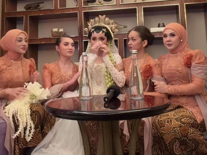Momen Haru Syifa Hadju Nangis Bareng Bridesmaid Usai El Rumi Ucap Ijab Kabul