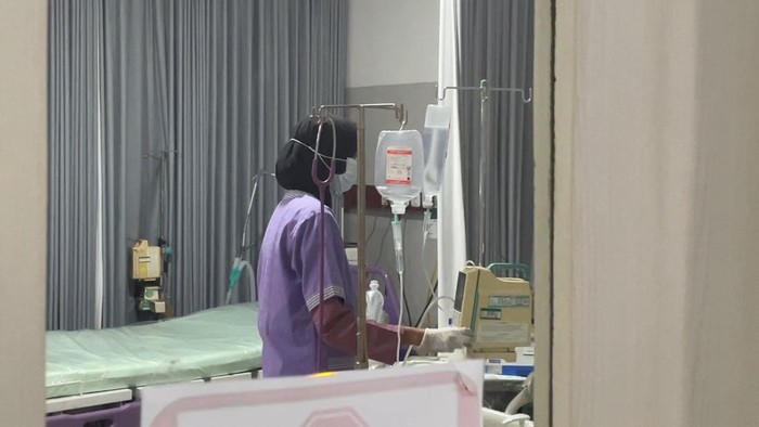 Terduga pelaku pembakaran istri saat menjalani perawatan di ruang ICU RSUD Genteng Banyuwangi
