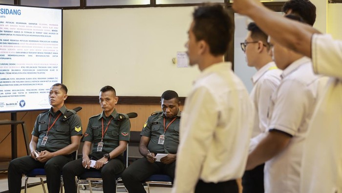 Suasana sidang lanjutan kasus dugaan penculikan dan pembunuhan kepala cabang (kacab) bank dengan terdakwa Serka Mochamad Nasir, Kopda Feri Heriyanto dan Serka Frengky Yaru di Pengadilan Militer II-08, Jakarta, Senin (27/4/2026). Sidang tersebut beragendakan mendengar keterangan empat orang saksi yang dihadirkan oditur militer. ANTARA FOTO/Dhemas Reviyanto