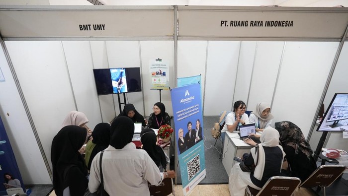 UMY menyusun modul karir terpadu untuk mempersiapkan mahasiswa menghadapi dunia kerja, fokus pada kompetensi komunikasi, adaptabilitas, dan attitude.