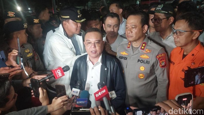 Wakil Ketua DPR RI Sufmi Dasco Ahmad di Stasiun Bekasi Timur. (Kurniawan/detikcom)