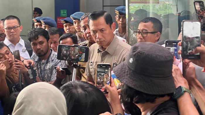 Menko Bidang Infrastruktur dan Pembangunan Kewilayahan, Agus Harimurti Yudhoyono (AHY), menyambangi Stasiun Bekasi Timur, Selasa (28/4/2026), usai kecelakaan maut yang melibatkan kereta api (KA) Argo Bromo Anggrek dengan KRL.