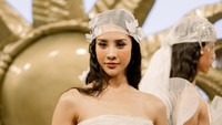 Anya Geraldine Mendadak Jadi Pengantin, Anggun Berbalut Gaun Maison Met