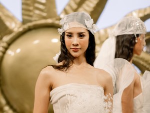 Anya Geraldine Mendadak Jadi Pengantin, Anggun Berbalut Gaun Maison Met